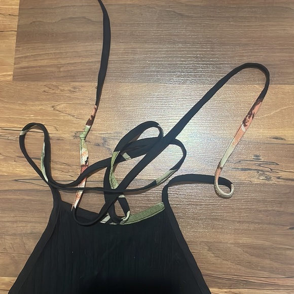 Crop top. Very cute. - Picture 3 of 3